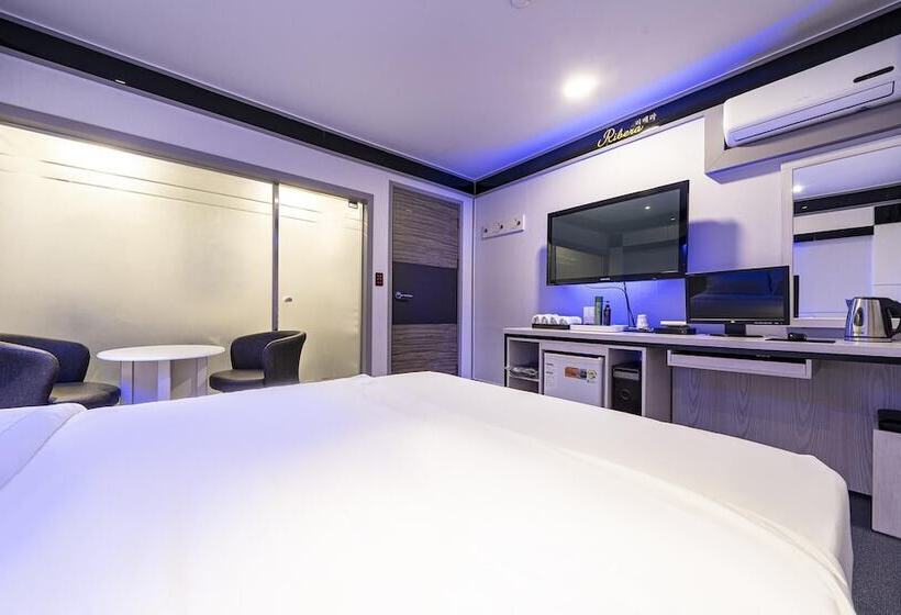 مُتل Wonju Rivera