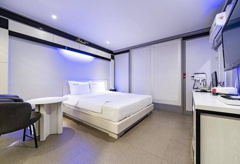 مُتل Wonju Rivera