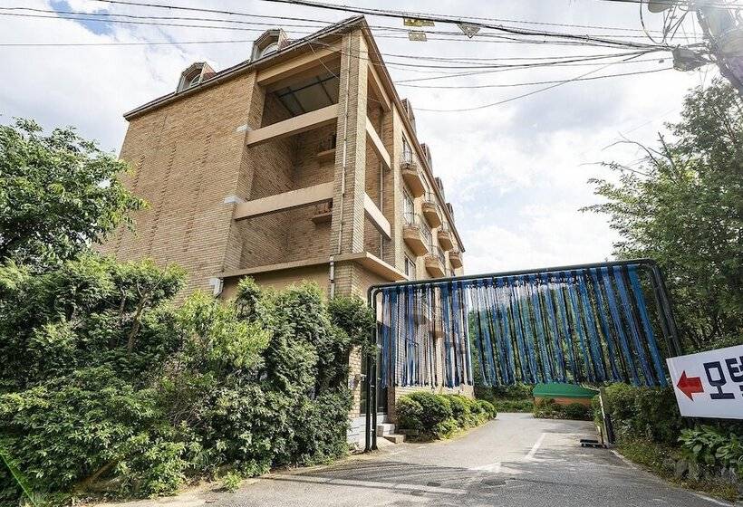 مُتل Wonju Rivera