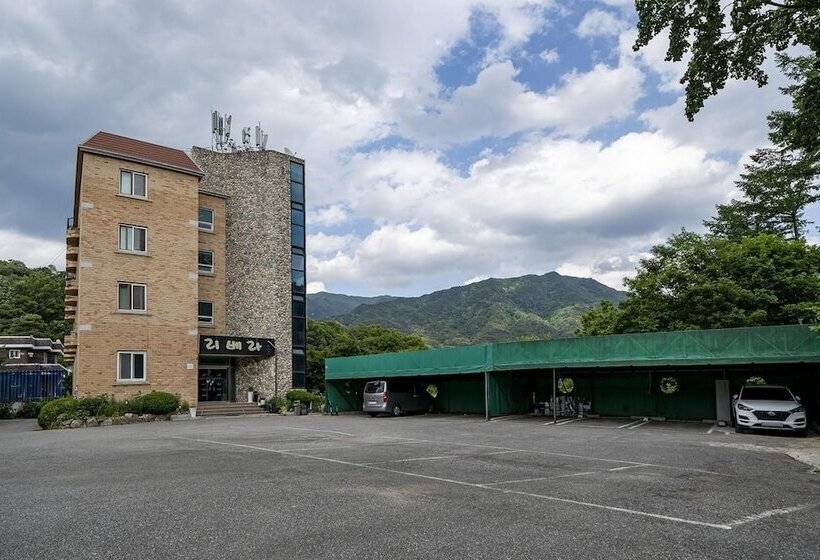 مُتل Wonju Rivera