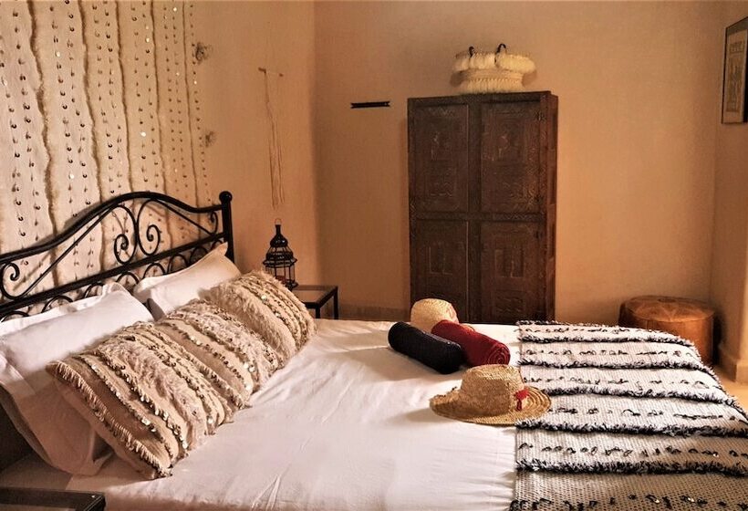 Pension (Hôtel basse catégorie) Jenny Lynn