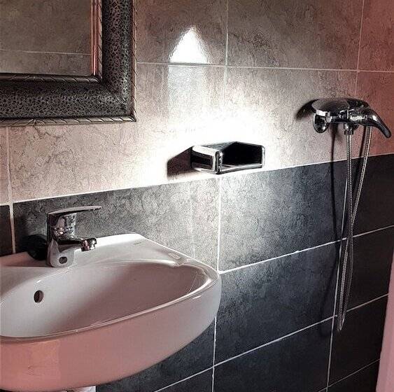 Pension (Hôtel basse catégorie) Jenny Lynn