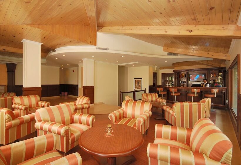 호텔 Madhuban Sarovar Portico Mussoorie