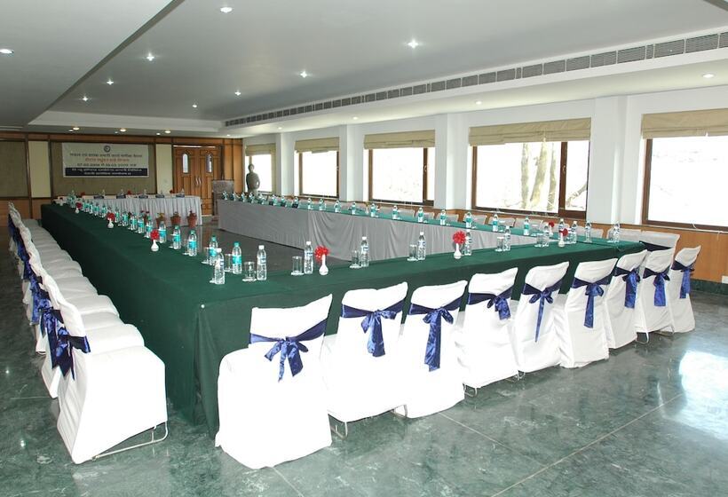 호텔 Madhuban Sarovar Portico Mussoorie