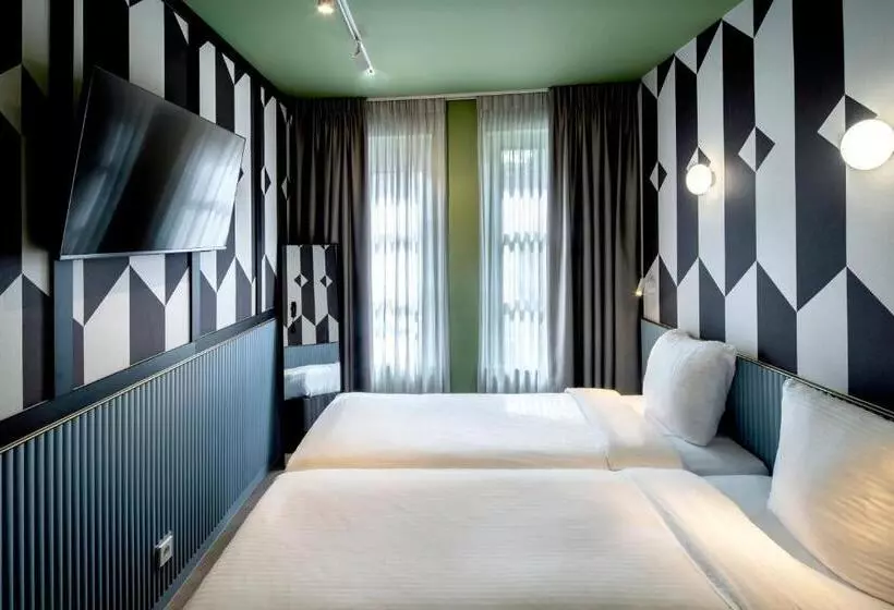 Общежитие Tourist Inn One Amsterdam