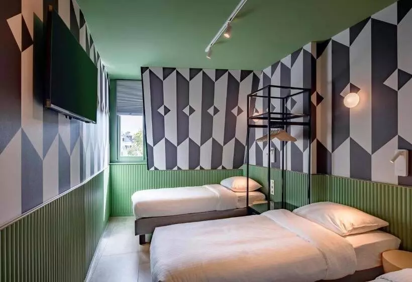 Общежитие Tourist Inn One Amsterdam