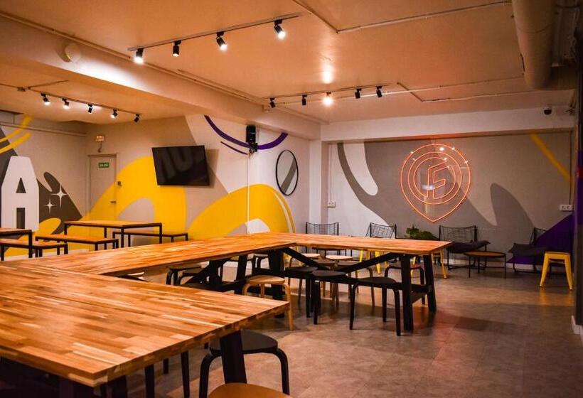 هاستل Onefam Les Corts