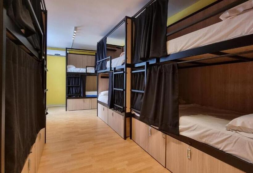 هاستل Onefam Les Corts