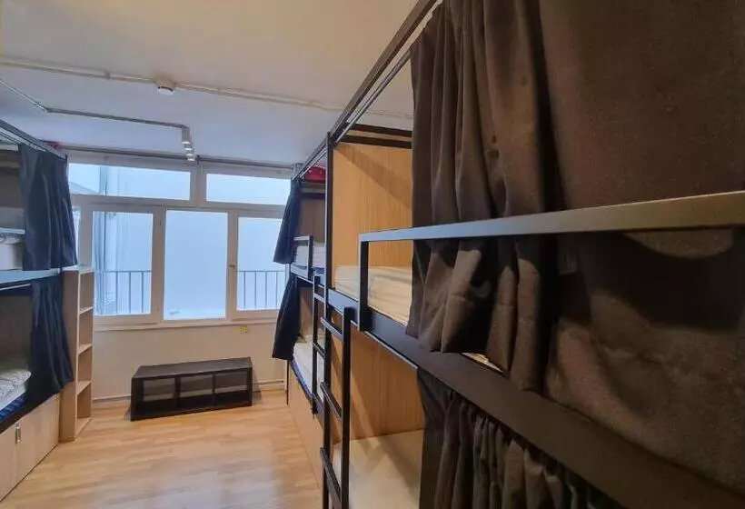 Общежитие Onefam Les Corts