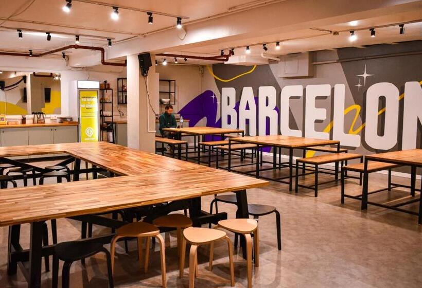 هاستل Onefam Les Corts