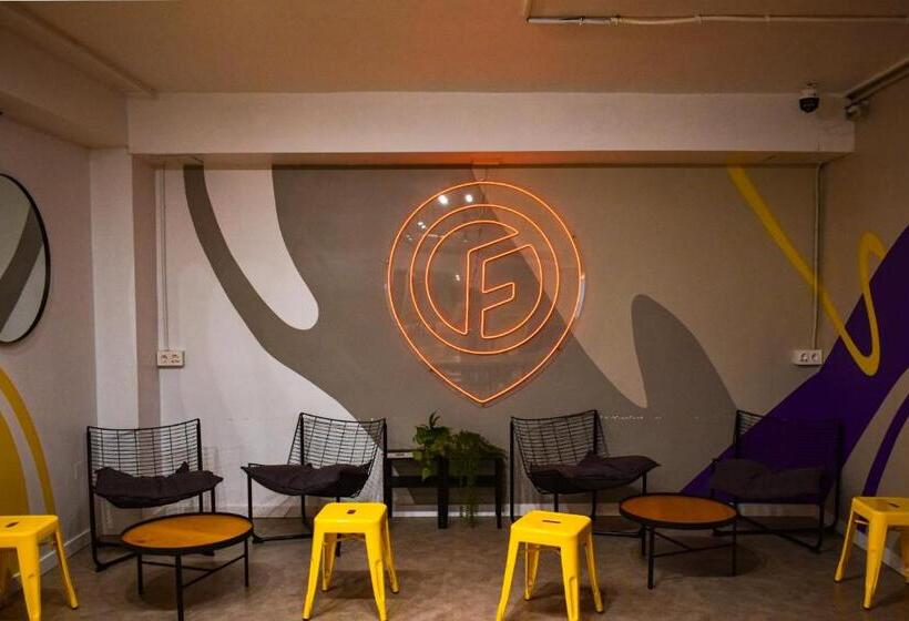 هاستل Onefam Les Corts