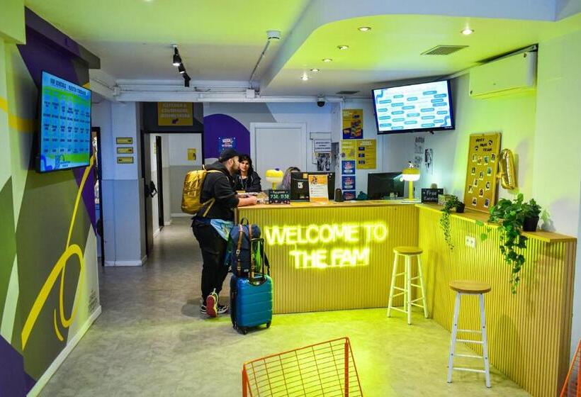 هاستل Onefam Les Corts