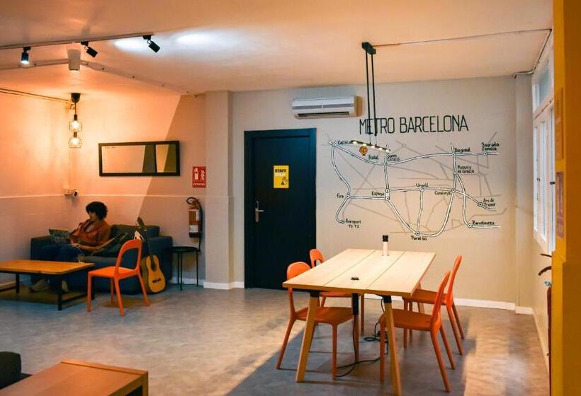 هاستل Onefam Les Corts