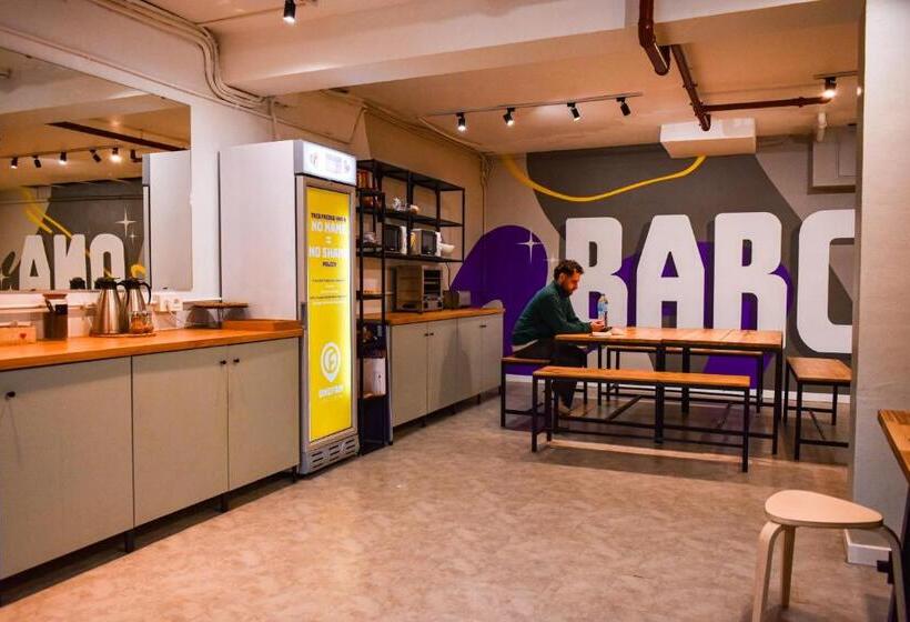 هاستل Onefam Les Corts