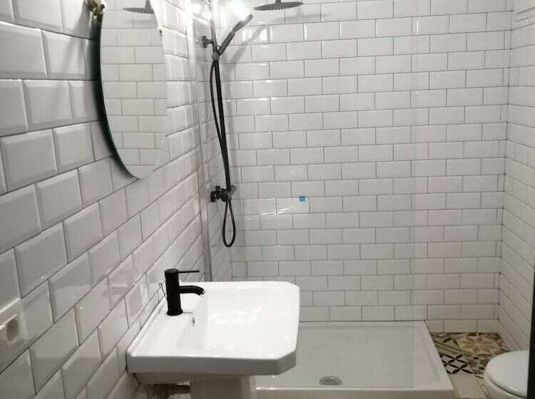 Alcaravaneras Hostel