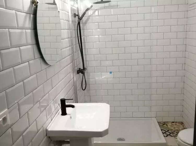 Alcaravaneras Hostel