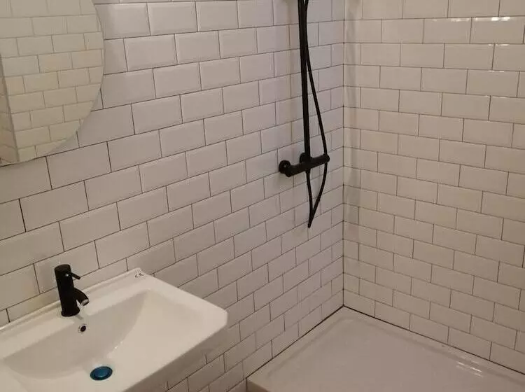 Alcaravaneras Hostel