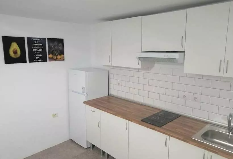 Alcaravaneras Hostel