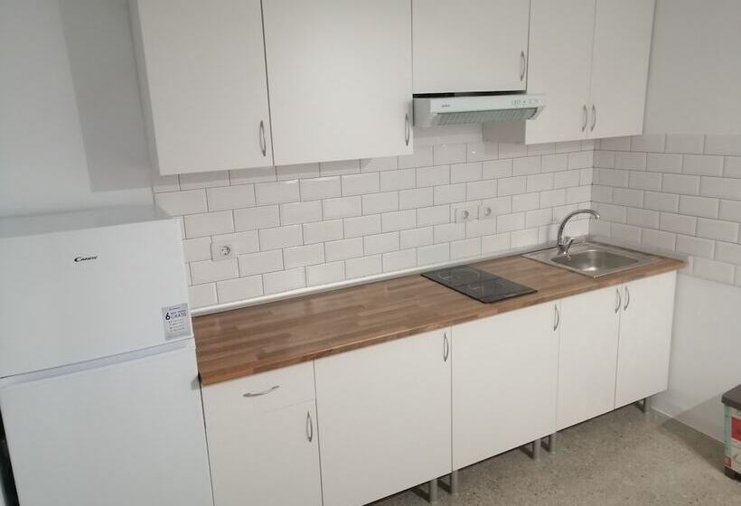 Alcaravaneras Hostel