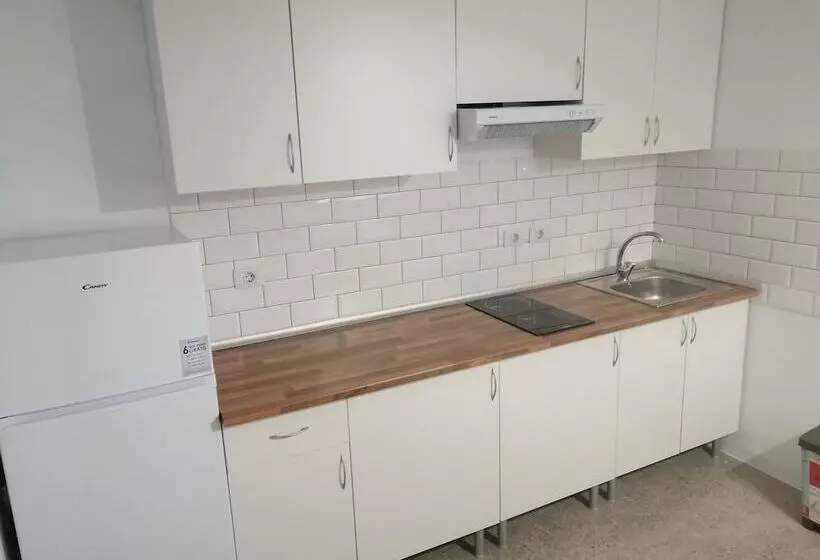 Alcaravaneras Hostel