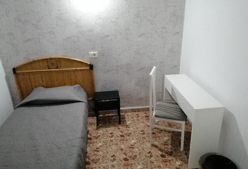 Alcaravaneras Hostel