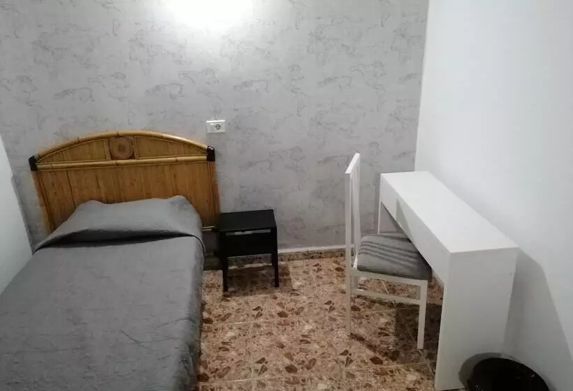 Alcaravaneras Hostel