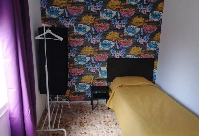 Alcaravaneras Hostel