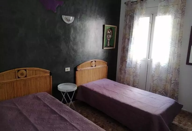 Alcaravaneras Hostel