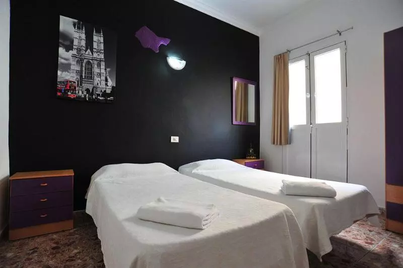 Alcaravaneras Hostel