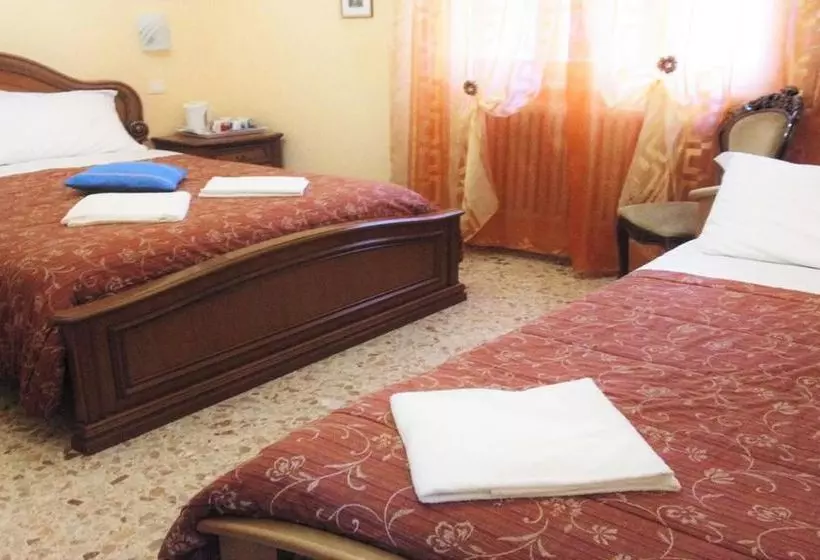 تختخواب و صبحانه A Casa Doina Airport 2