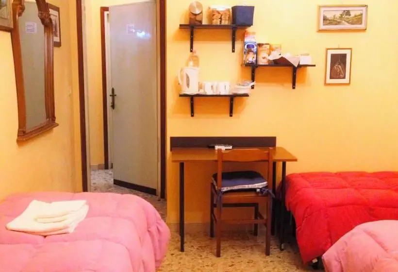 تختخواب و صبحانه A Casa Doina Airport 2