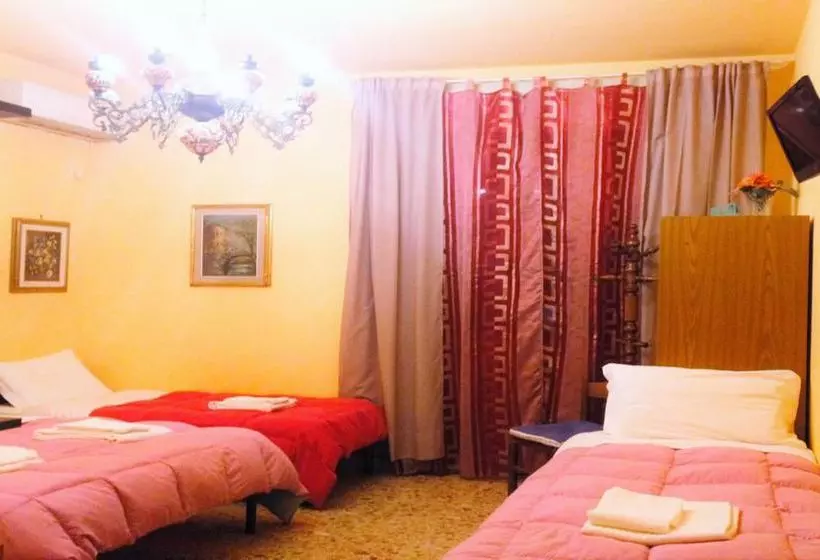 تختخواب و صبحانه A Casa Doina Airport 2