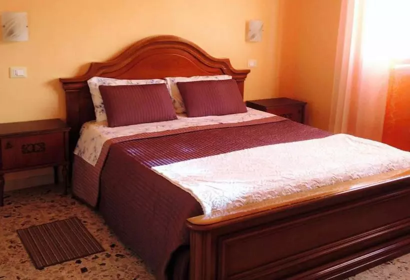 تختخواب و صبحانه A Casa Doina Airport 2