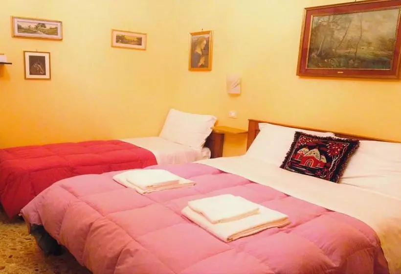 تختخواب و صبحانه A Casa Doina Airport 2