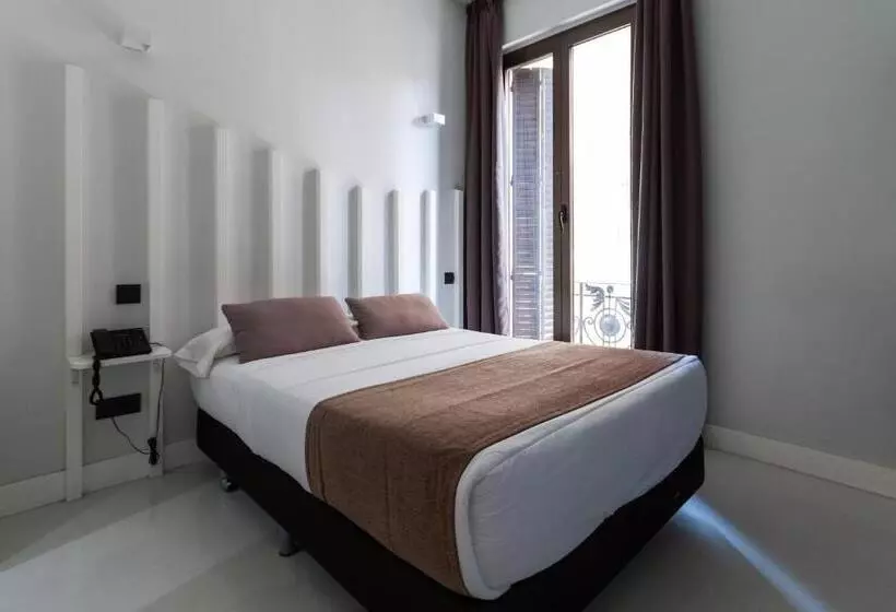 Hostal Gran Via 44