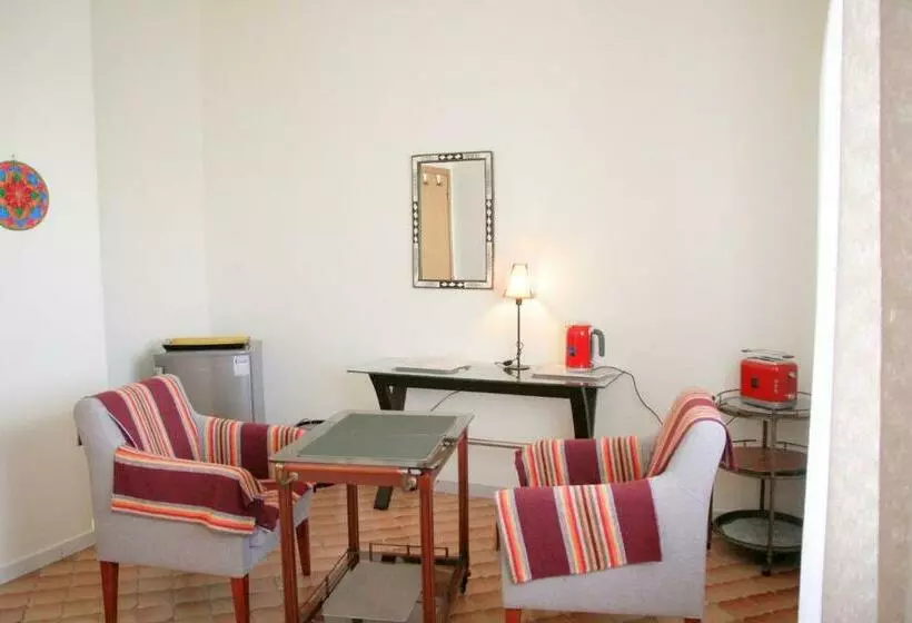 בית מלון כפרי Angela Guest House