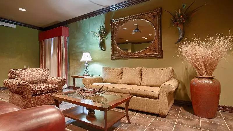 Best Western Plus Cimarron Hotel & Suites