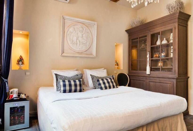 Hotel Diamonds And Pearls