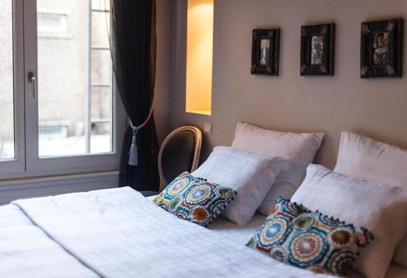 Hotel Diamonds And Pearls