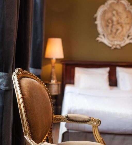 Hotel Diamonds And Pearls