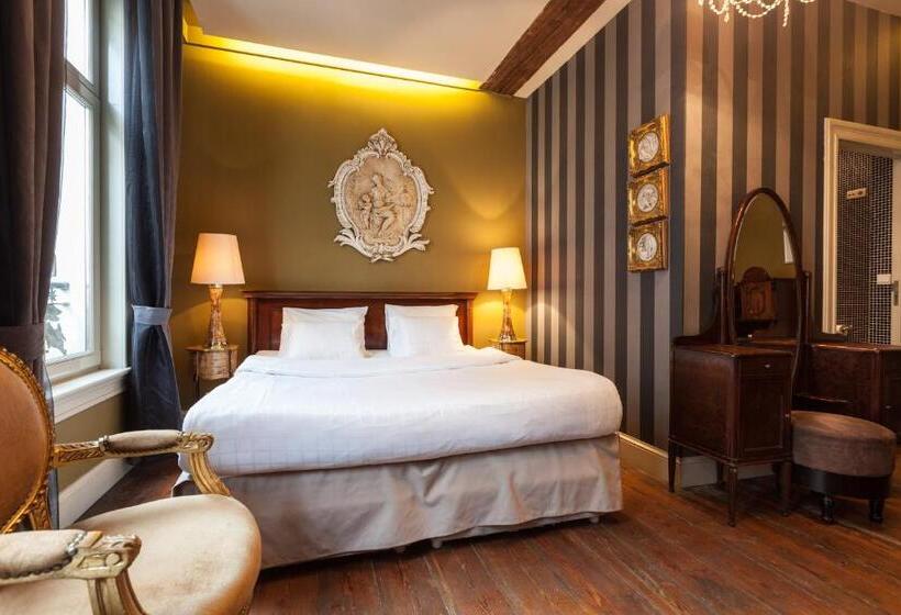 Hotel Diamonds And Pearls