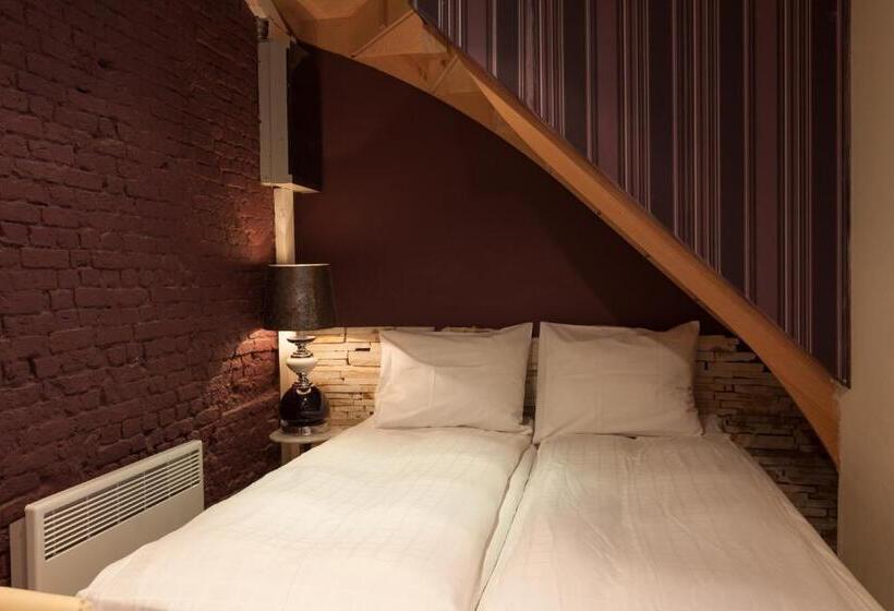 Hotel Diamonds And Pearls