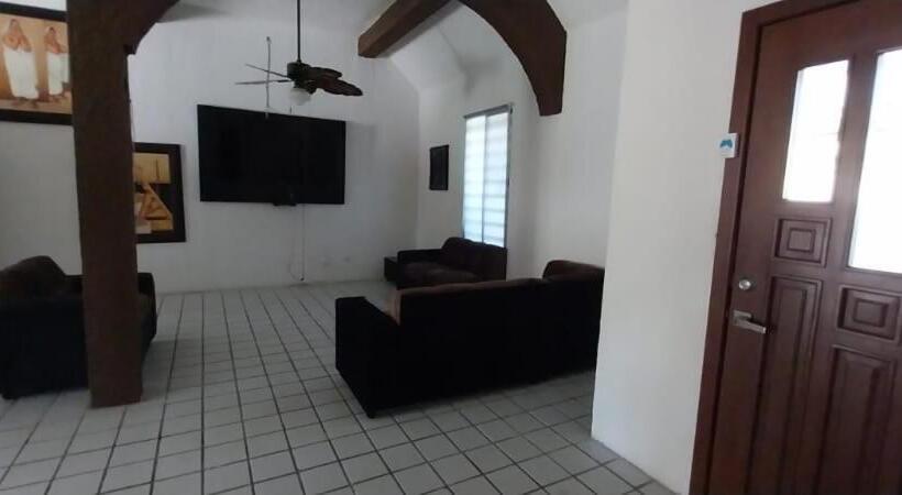 פנסיון La Casa Jorge & Marvin