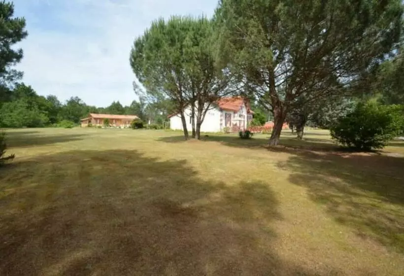 Aamiaismajoitus (B&B) Domaine De La Grange