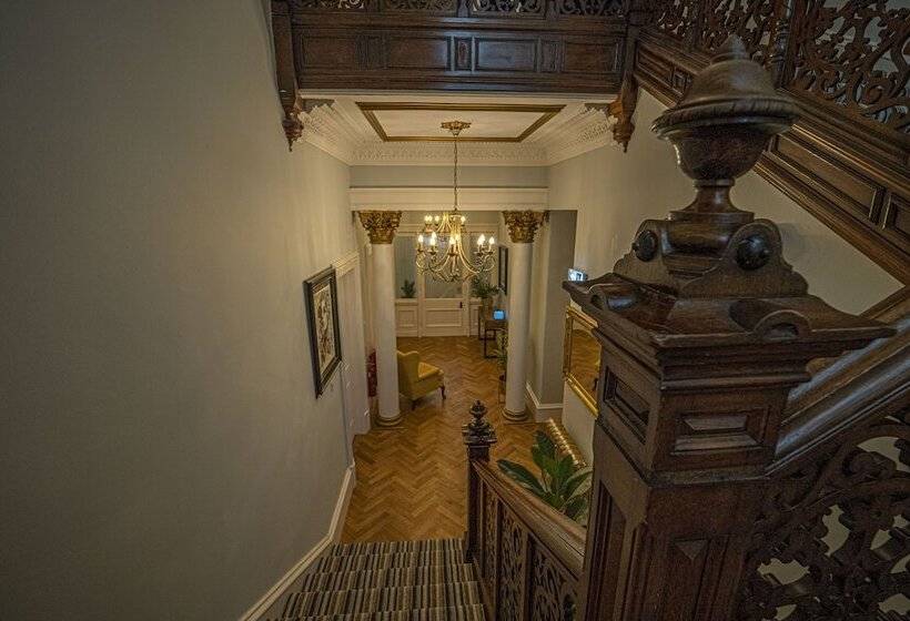 호텔 The Clarendon