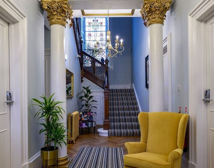 호텔 The Clarendon