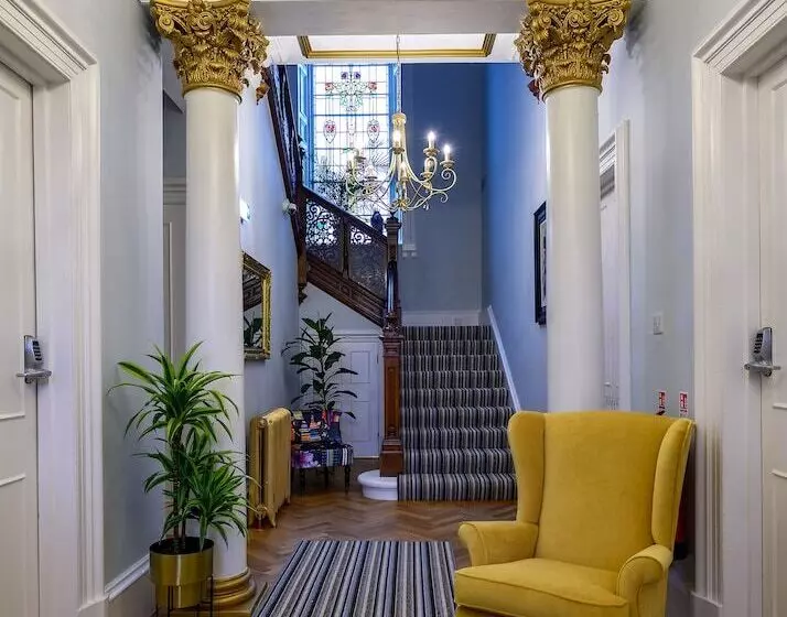 Hotelli The Clarendon