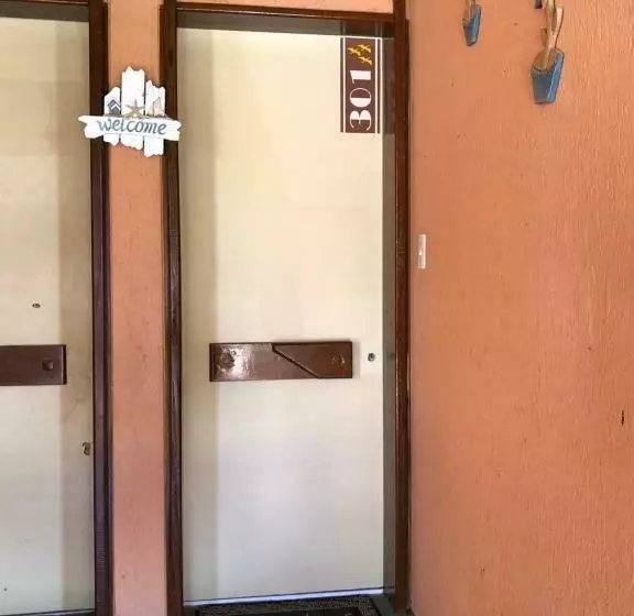2 Suítes, Guarajuba, Piscina Frente Mar
