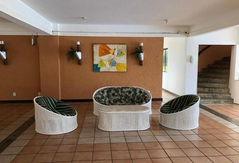 2 Suítes, Guarajuba, Piscina Frente Mar