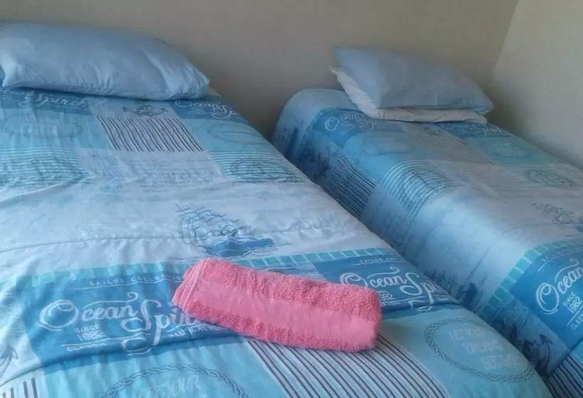 Aamiaismajoitus (B&B) Poplar Guest House